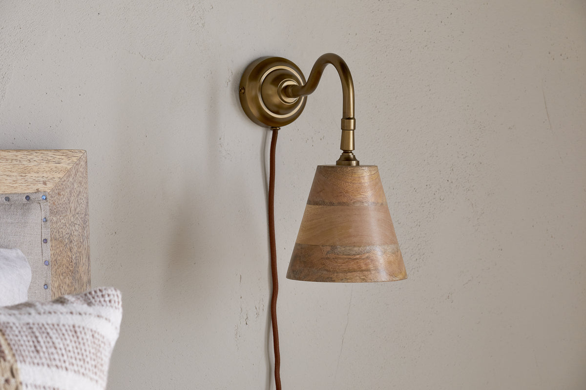 Applique murale en bois de manguier Vattu - Laiton naturel et antique