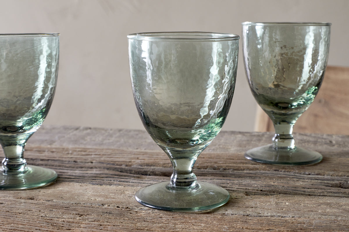 Verre à vin martelé Yala – Vert sauge (lot de 4)
