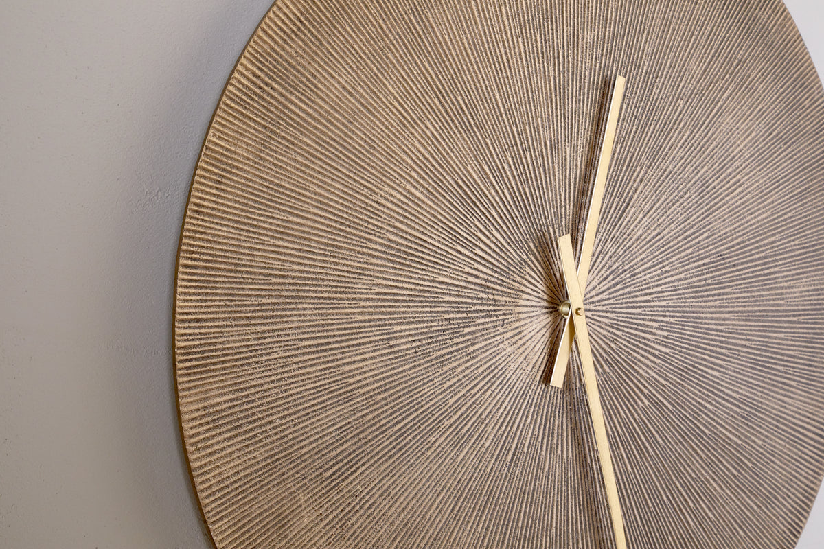 Horloge murale gravée Zuwena - Laiton antique