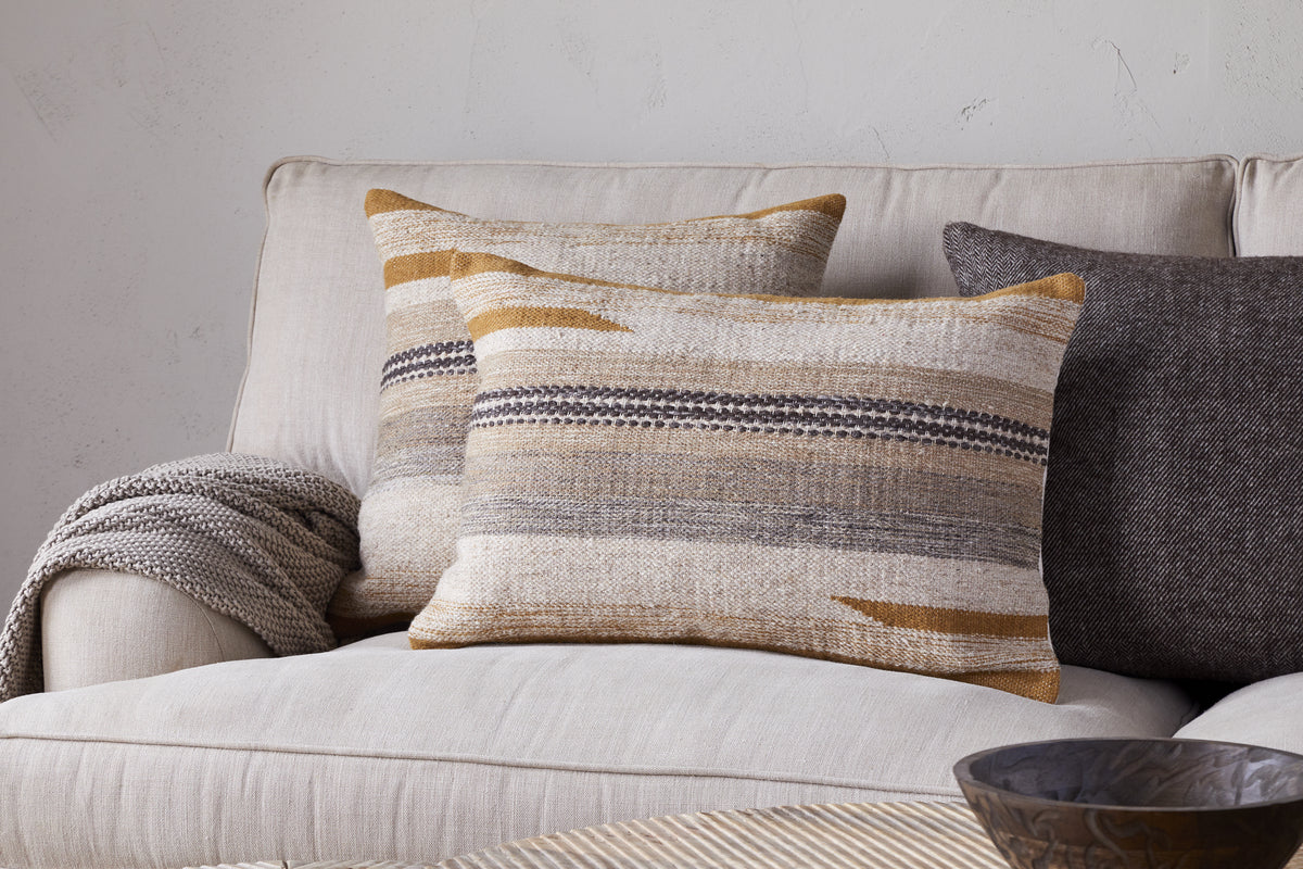Housse de coussin en laine Aravali - Ocre