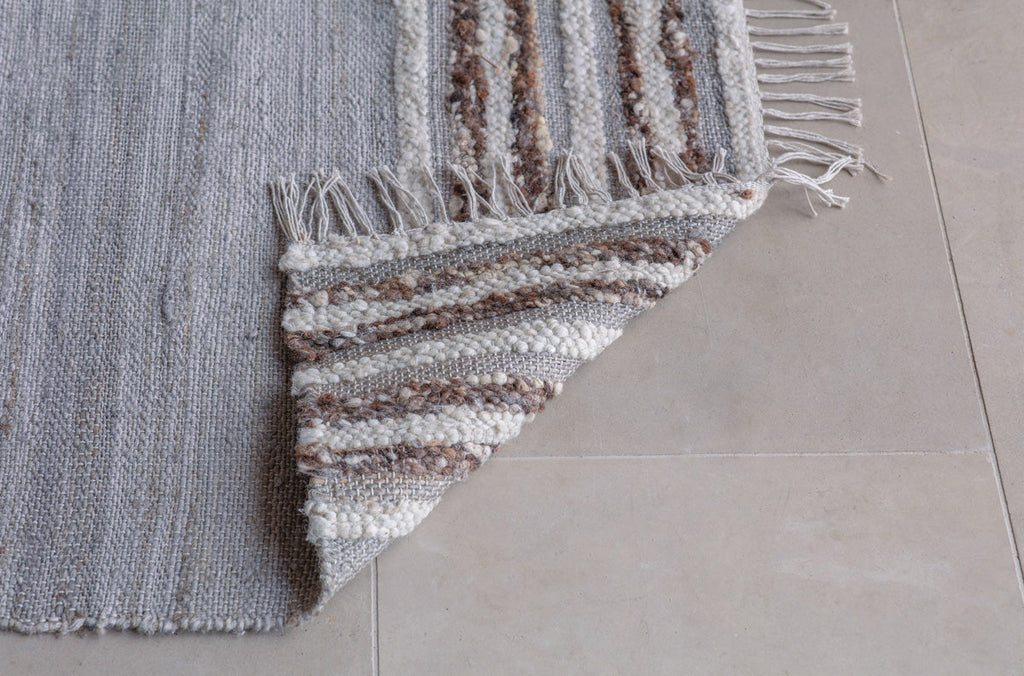 Tapis Aadita en jute et laine - Gris