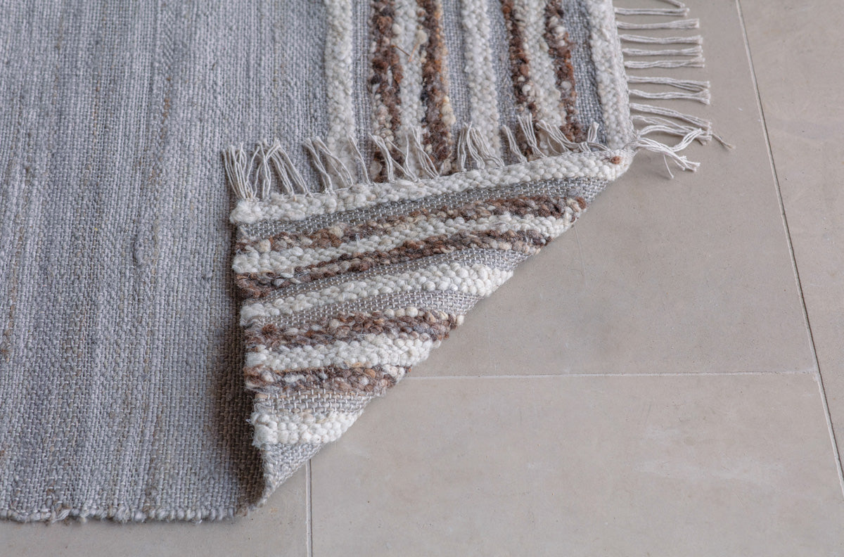 Tapis Aadita en jute et laine - Gris