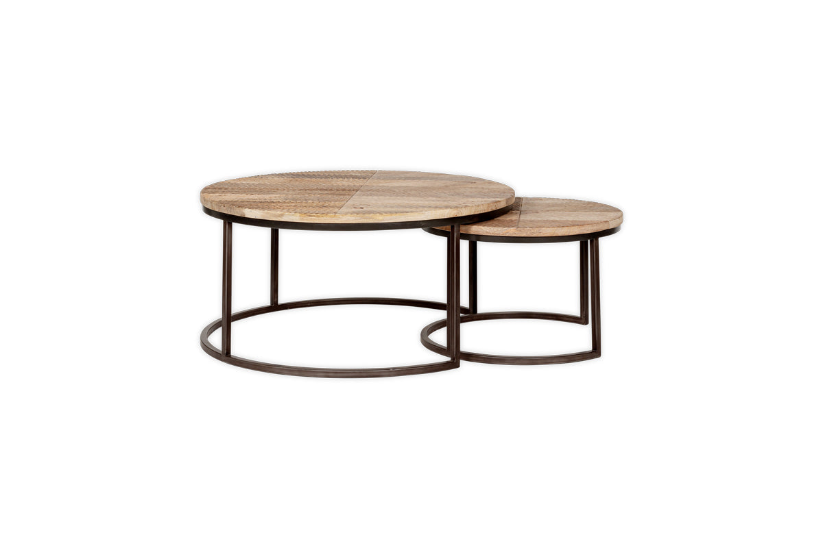 Tables basses gigognes Aasha en bois de manguier sculpté et fer – Naturel – (Lot de 2)