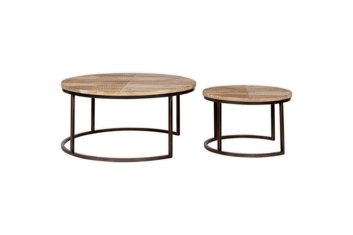 Tables basses gigognes Aasha en bois de manguier sculpté et fer – Naturel – (Lot de 2)
