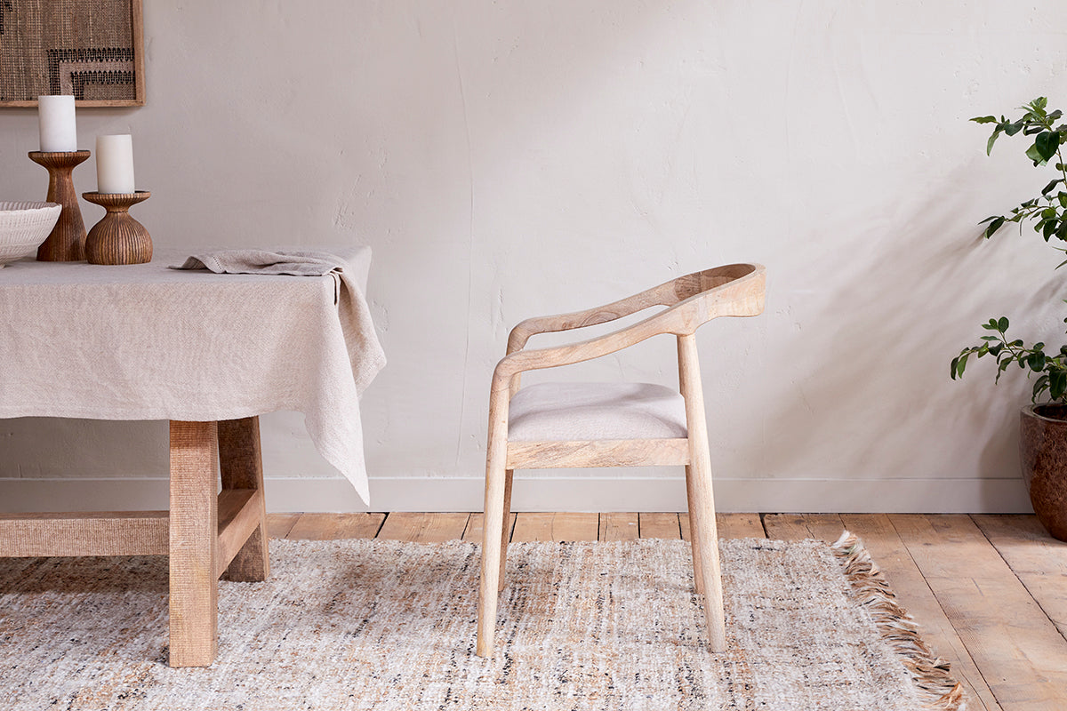 Chaise de salle à manger rembourrée en bois de manguier Anbu - Naturel