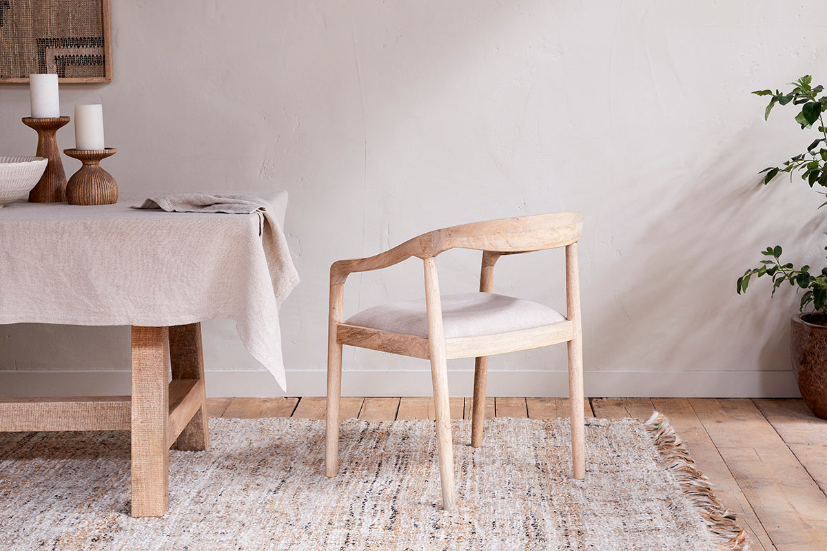 Chaise de salle à manger rembourrée en bois de manguier Anbu - Naturel