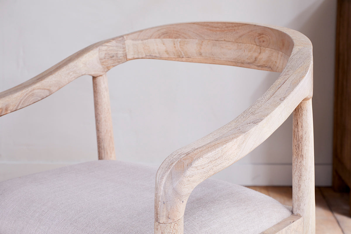 Chaise de salle à manger rembourrée en bois de manguier Anbu - Naturel