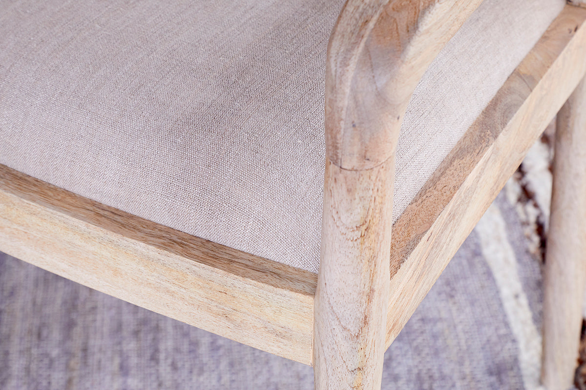 Chaise de salle à manger rembourrée en bois de manguier Anbu - Naturel