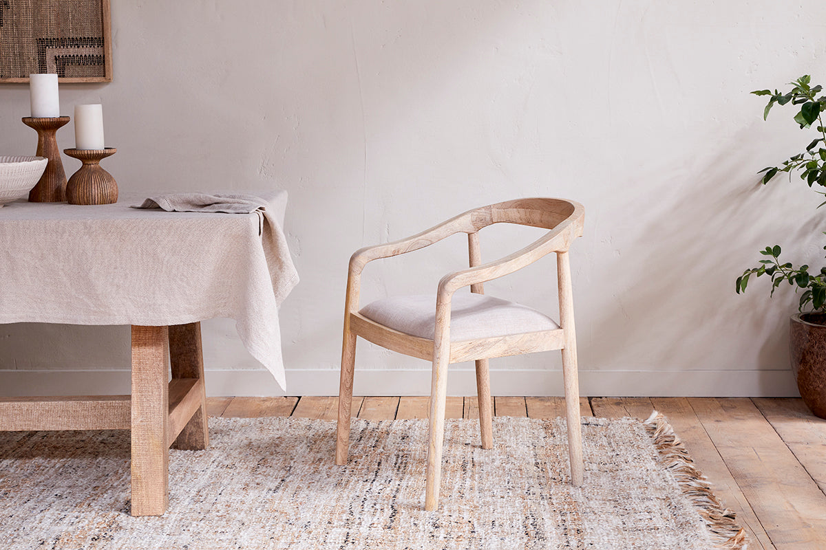 Chaise de salle à manger rembourrée en bois de manguier Anbu - Naturel