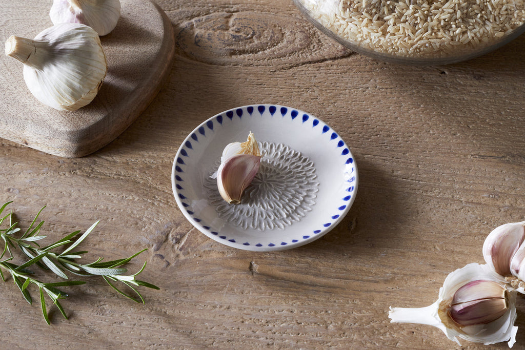 Râpe à ail Indigo Drop - Crème et Indigo