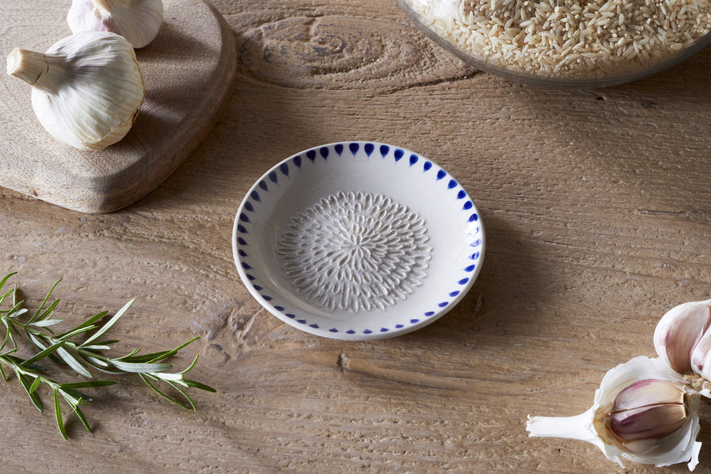 Râpe à ail Indigo Drop - Crème et Indigo