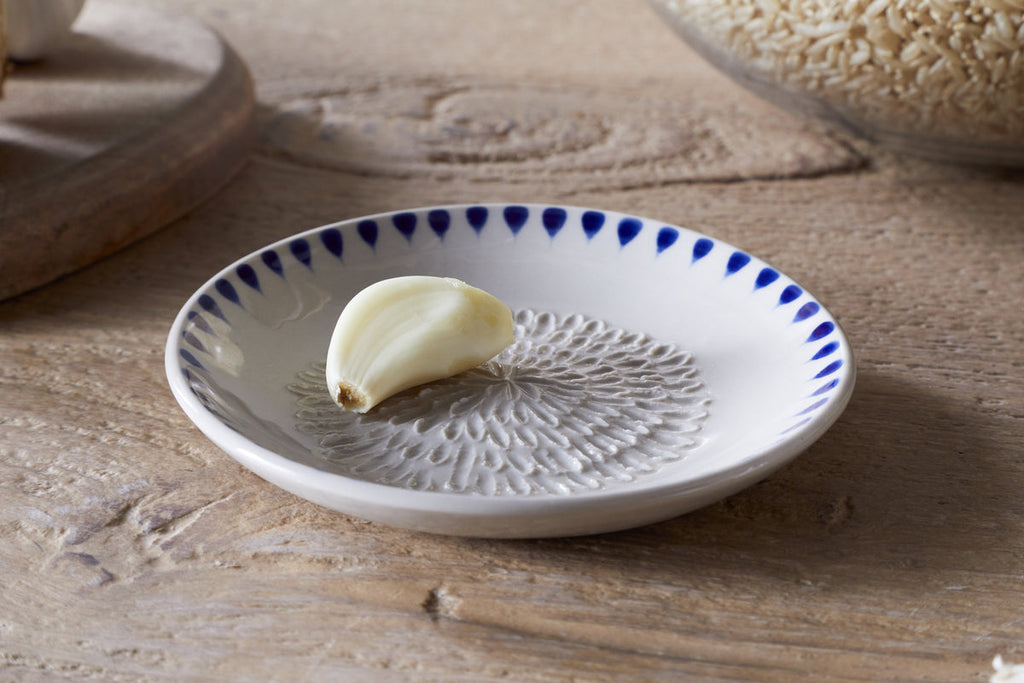Râpe à ail Indigo Drop - Crème et Indigo