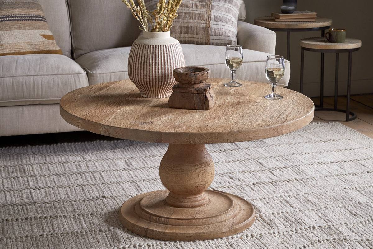 Table basse ronde sculptée Laya - Naturel