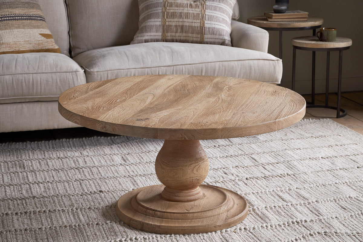 Table basse ronde sculptée Laya - Naturel