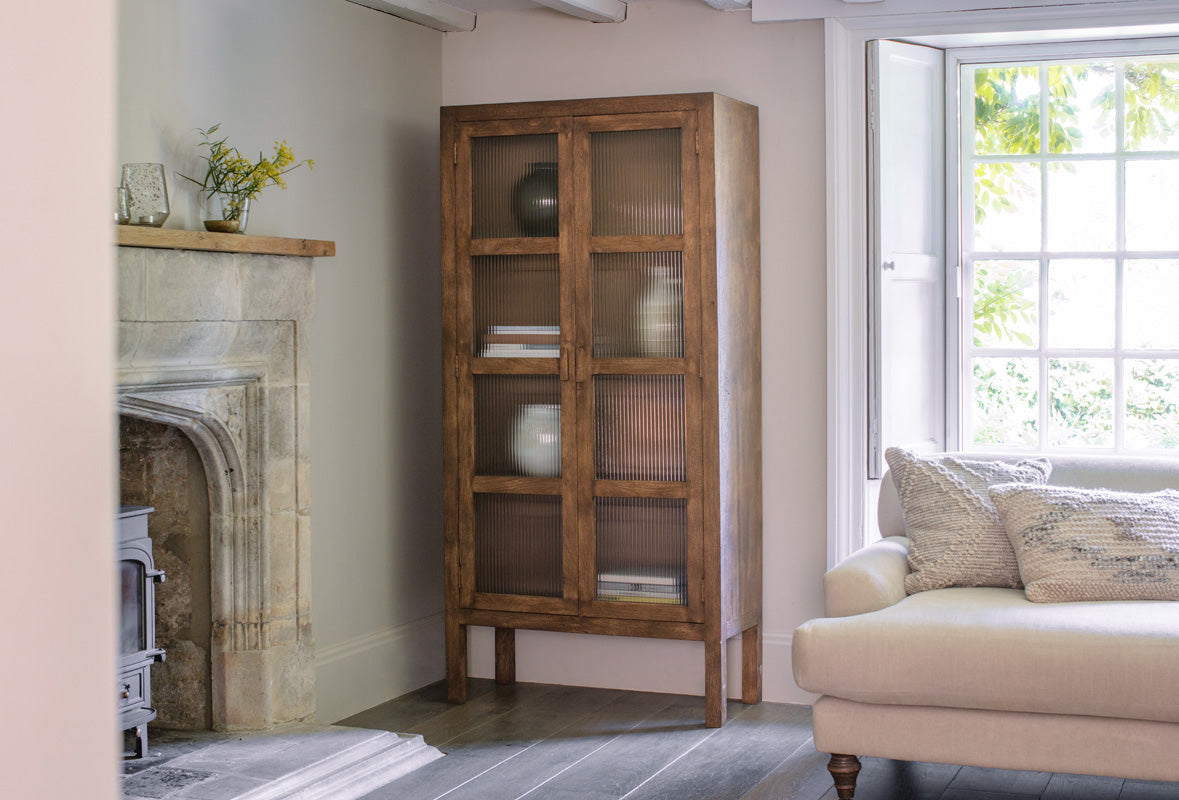 Armoire en bois de manguier Mendani et verre cannelé - Teinte noyer