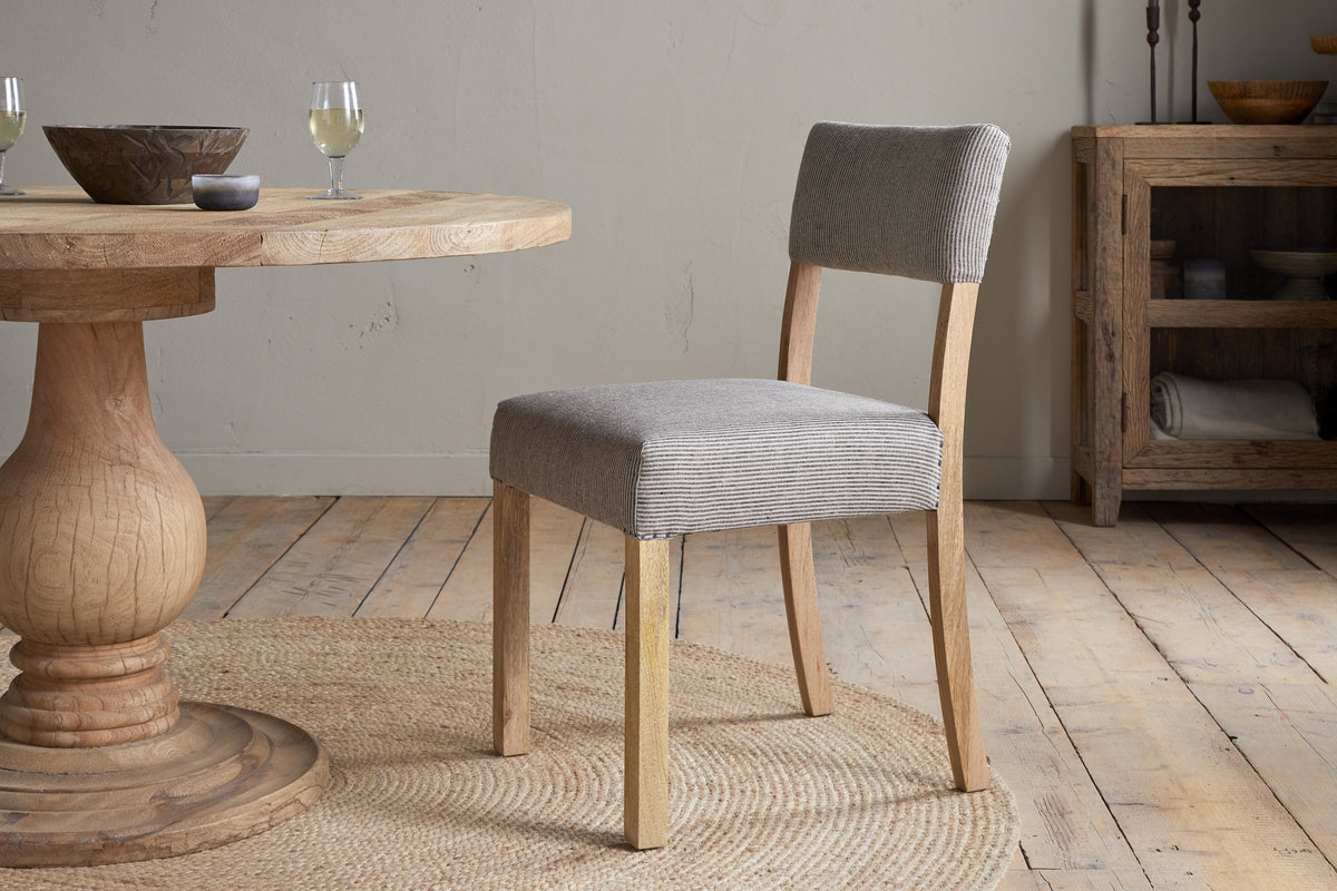 Chaise de salle à manger rembourrée en lin Nadeeka - Gris clair