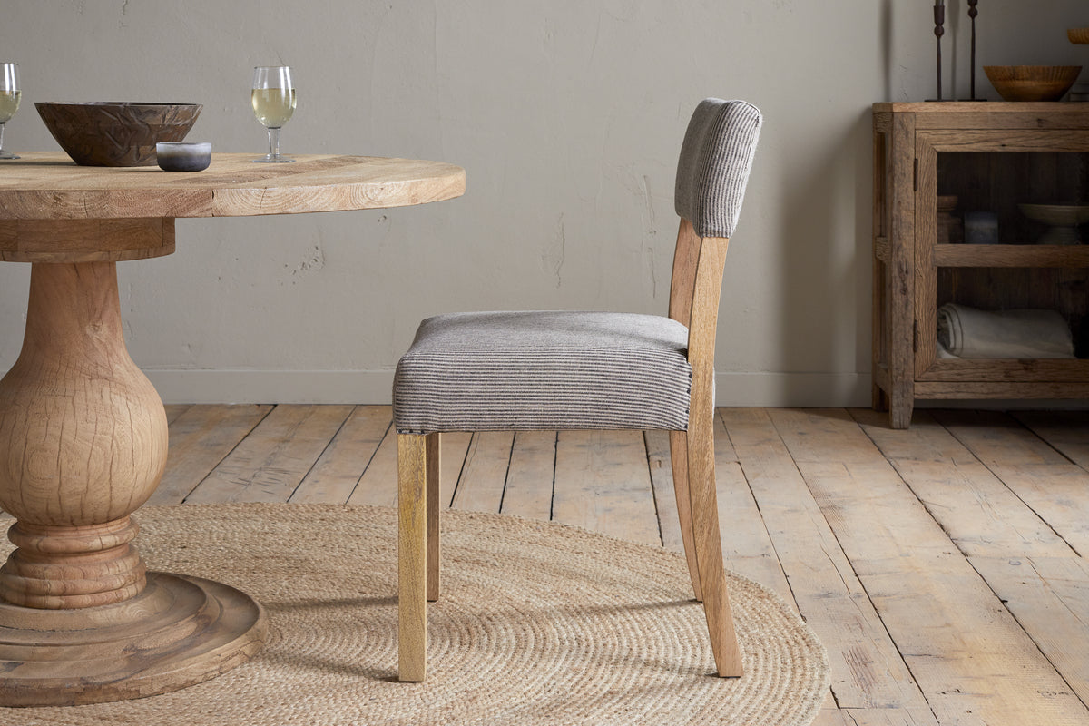 Chaise de salle à manger rembourrée en lin Nadeeka - Gris clair