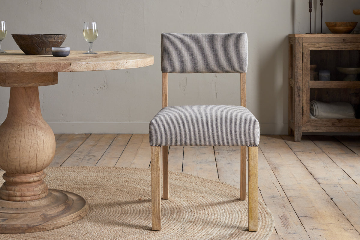 Chaise de salle à manger rembourrée en lin Nadeeka - Gris clair