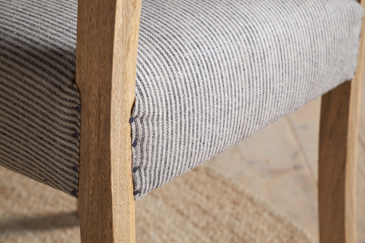 Chaise de salle à manger rembourrée en lin Nadeeka - Gris clair