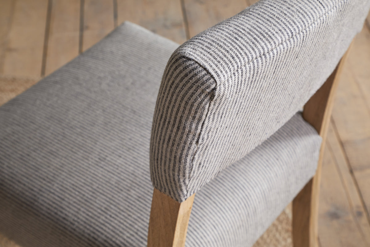 Chaise de salle à manger rembourrée en lin Nadeeka - Gris clair