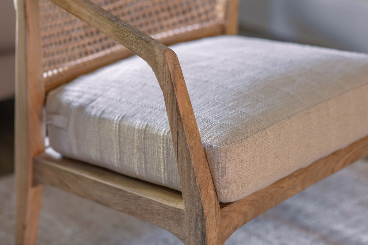 Chaise d'appoint en bois de manguier et canne Nabhi - Naturel