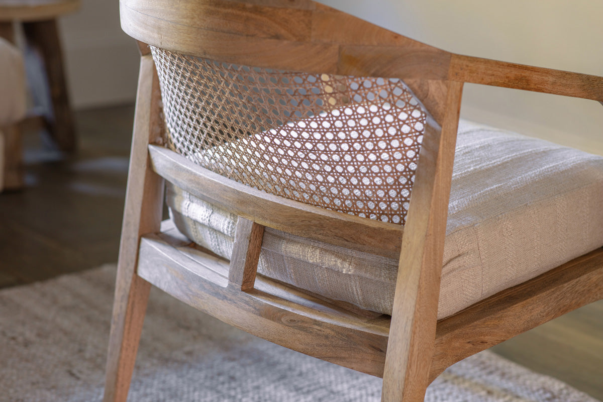 Chaise d'appoint en bois de manguier et canne Nabhi - Naturel