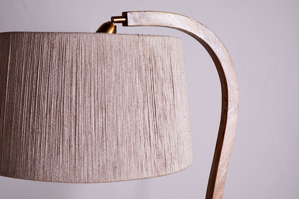 Lampadaire Namira en bois de manguier - Naturel