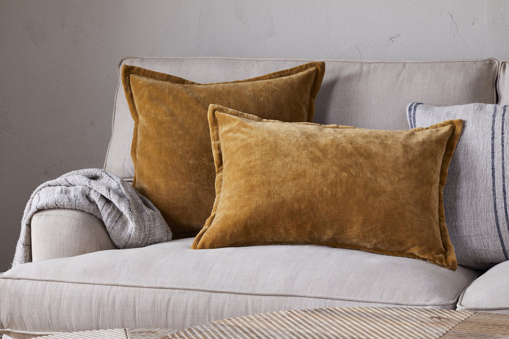 Housse de coussin en velours Sela - Ocre