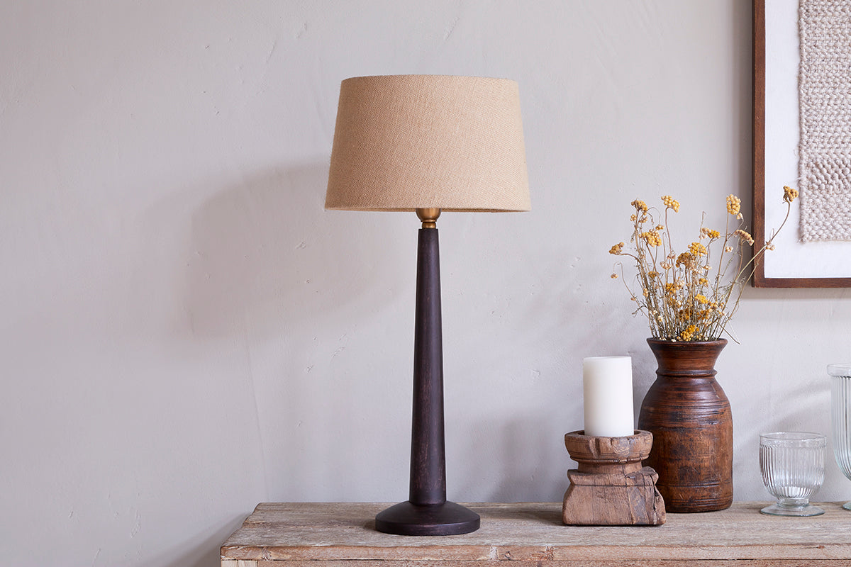 Lampe de table Sahar en bois de manguier - Teinte foncée