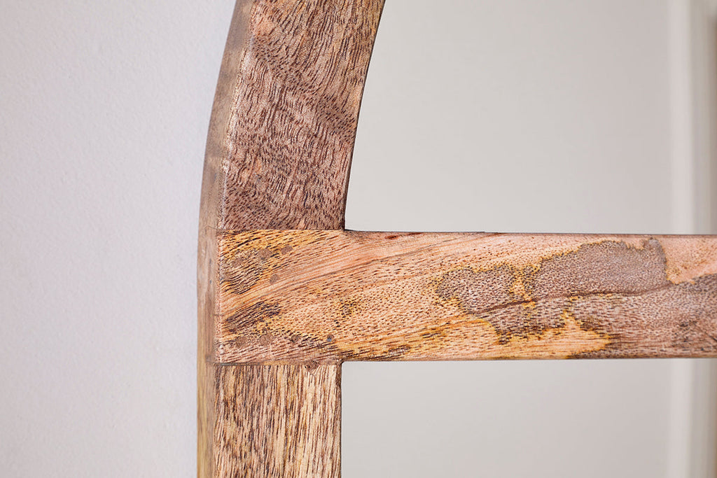 Miroir arqué en bois de manguier Sande - Naturel