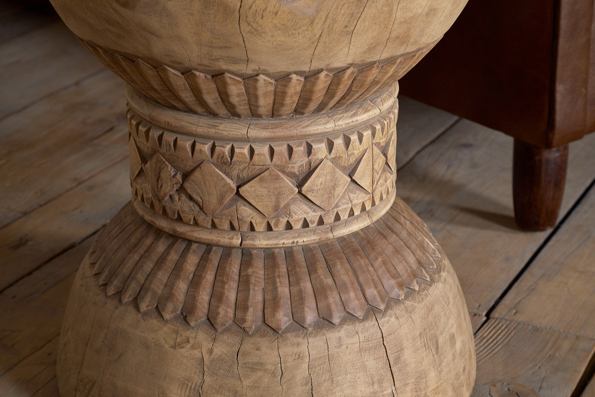 Table d'appoint sculptée Taru - Naturel