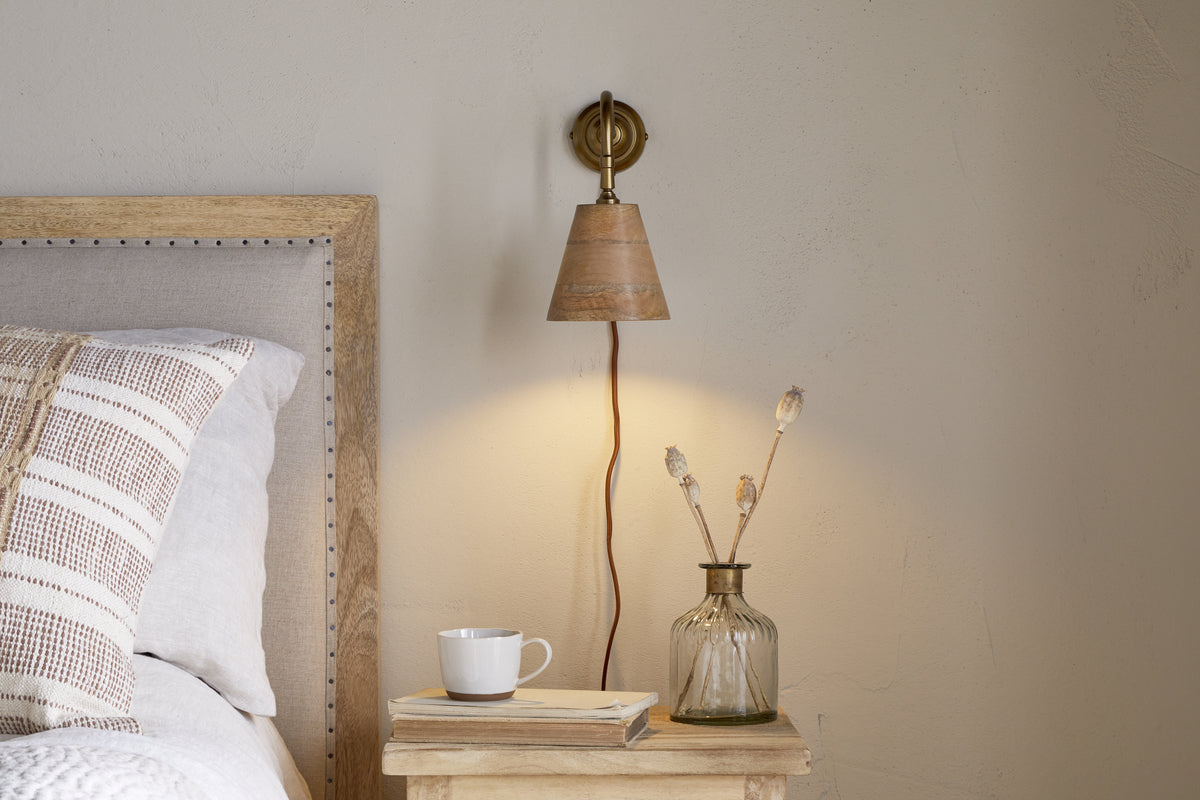 Applique murale en bois de manguier Vattu - Laiton naturel et antique