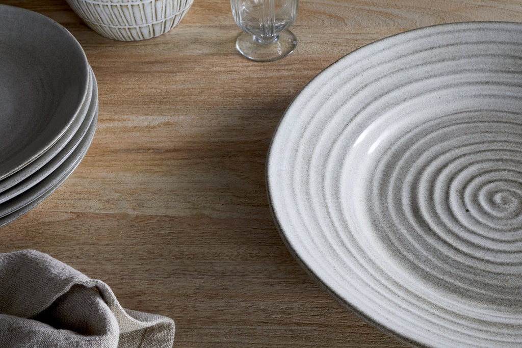 Plat rond en faïence Valinha - Gris