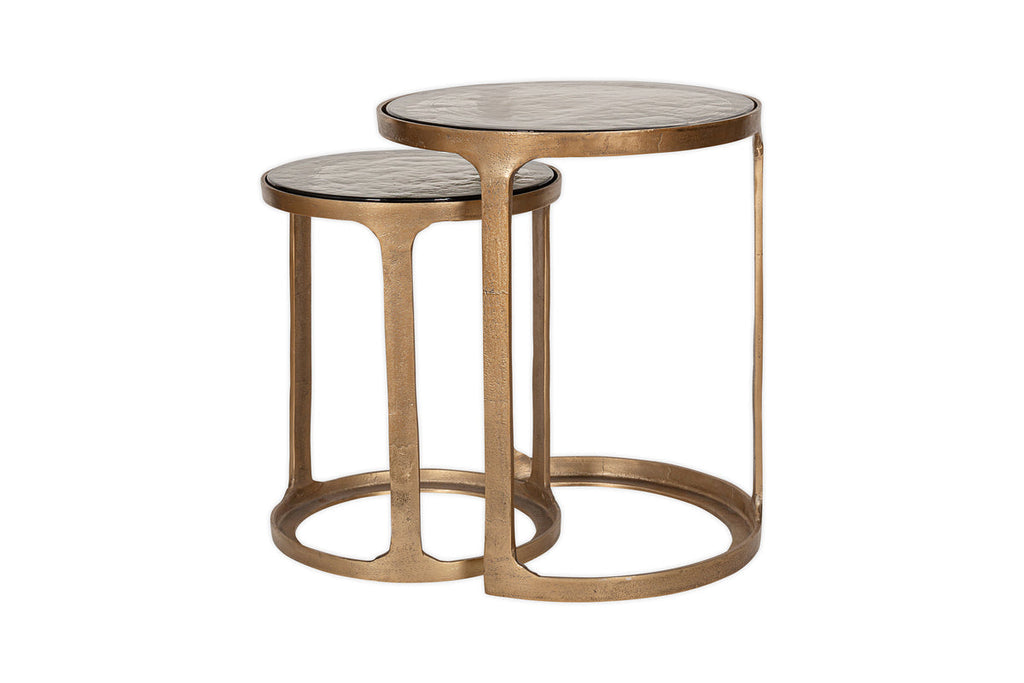 Tables d'appoint gigognes Khidki en métal moulé et verre – Laiton antique (lot de 2)