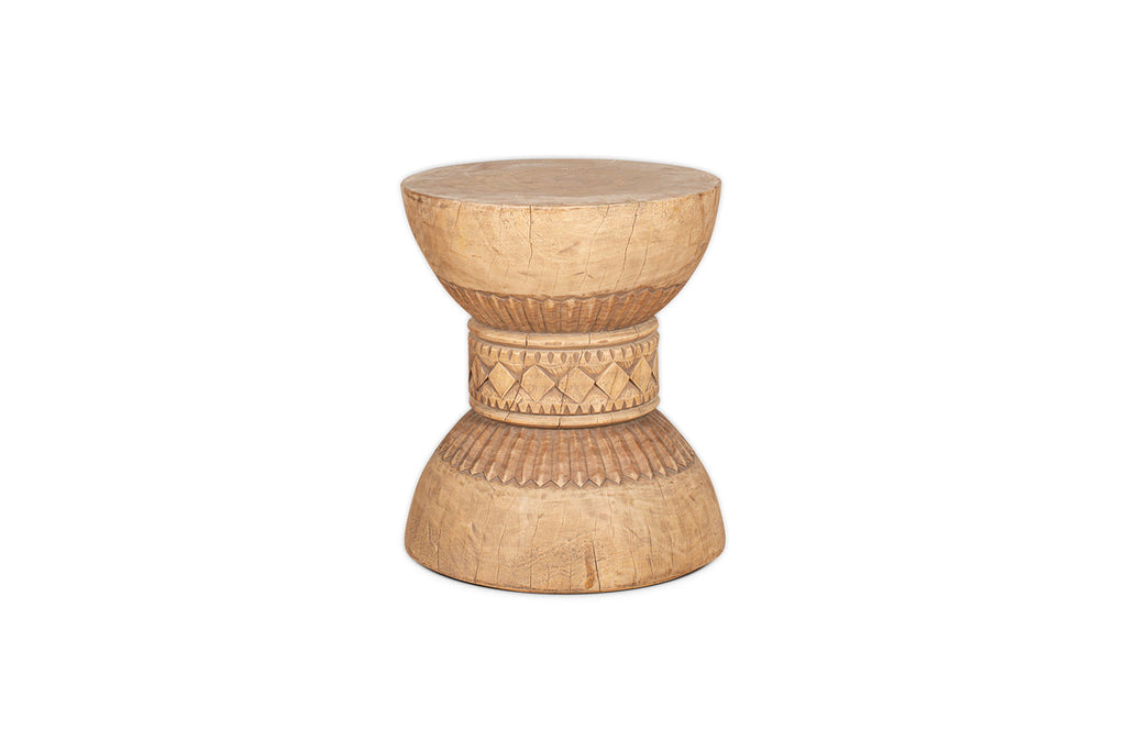 Table d'appoint sculptée Taru - Naturel