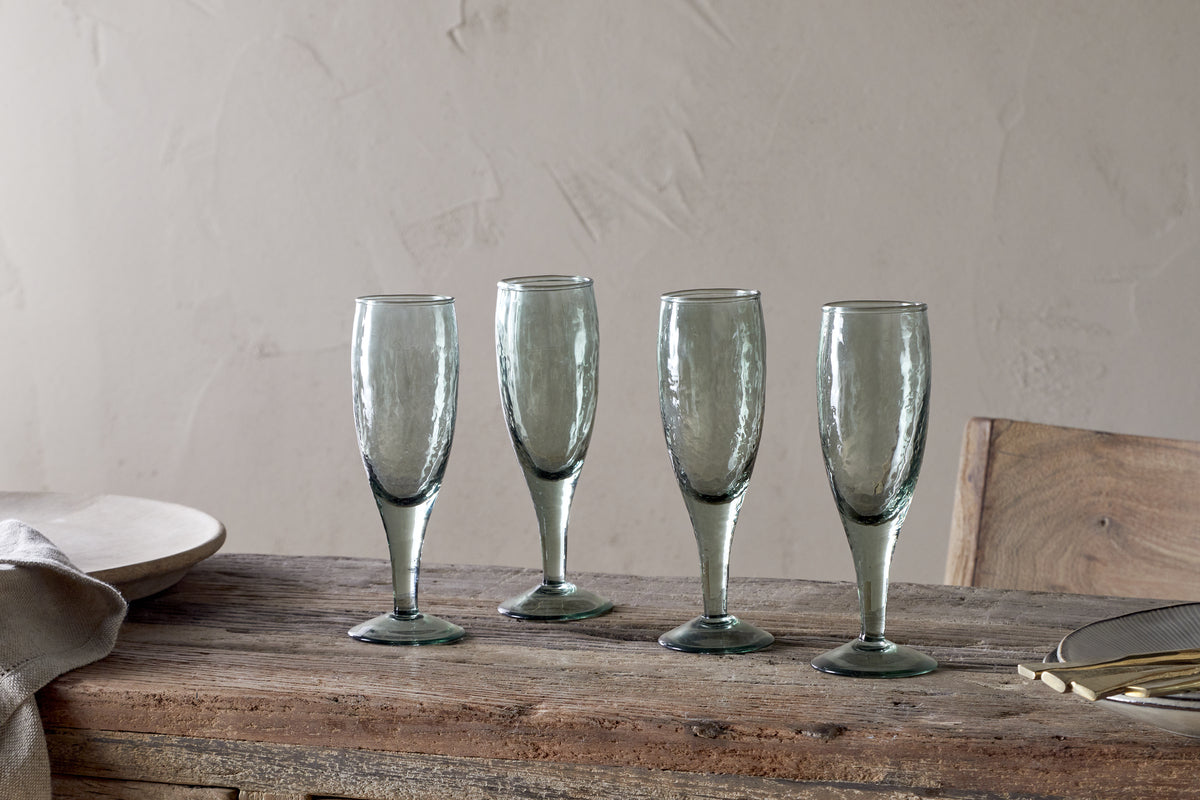 Verre à champagne martelé Yala – Vert sauge (lot de 4)