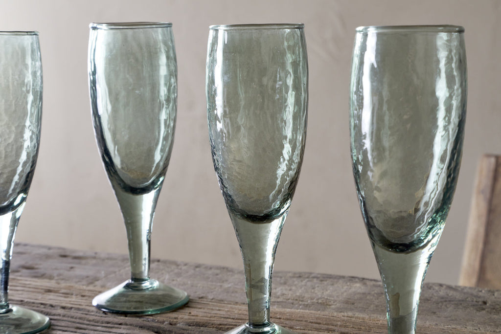 Verre à champagne martelé Yala – Vert sauge (lot de 4)