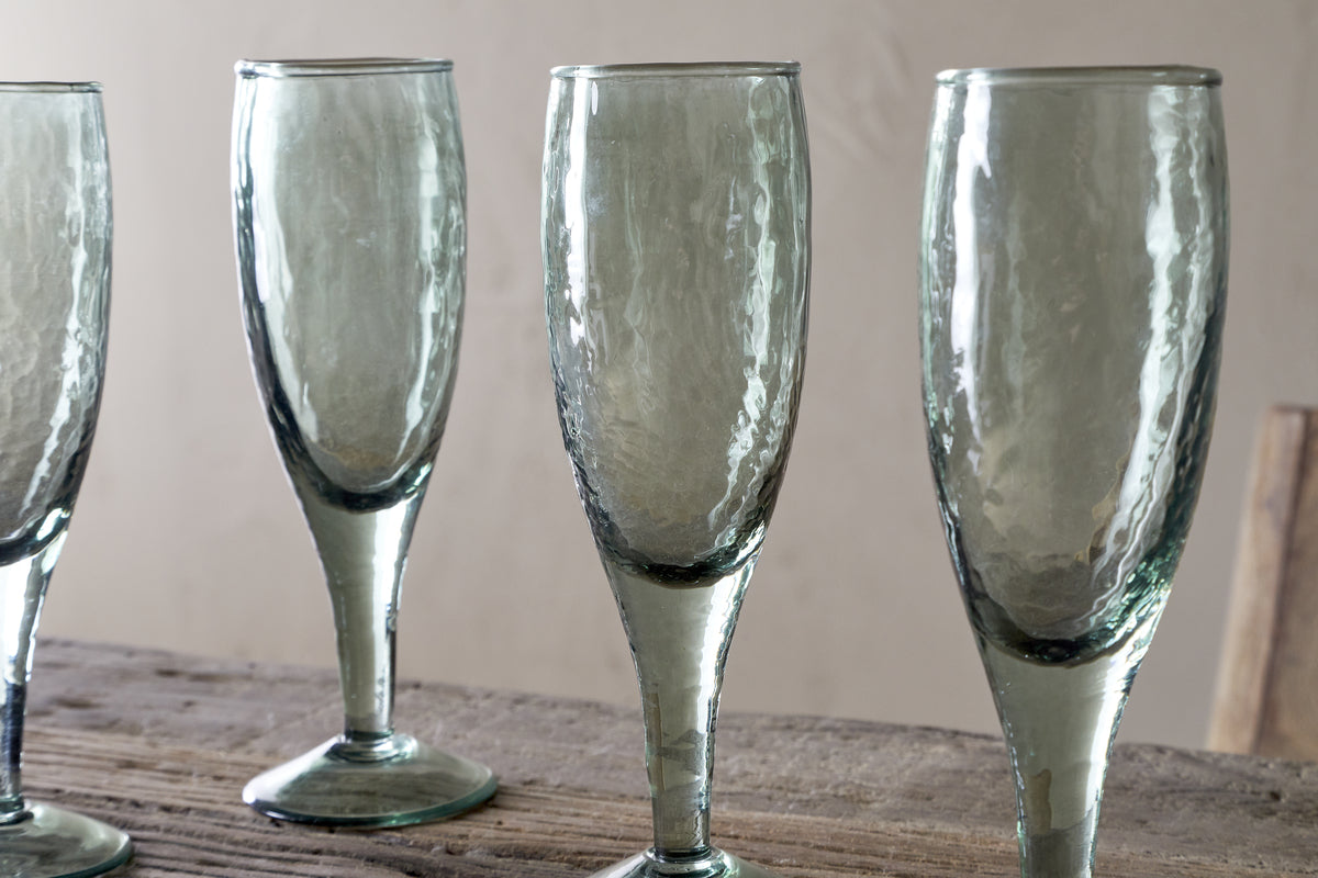 Verre à champagne martelé Yala – Vert sauge (lot de 4)