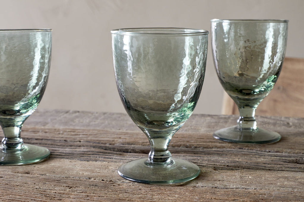 Verre à vin martelé Yala – Vert sauge (lot de 4)