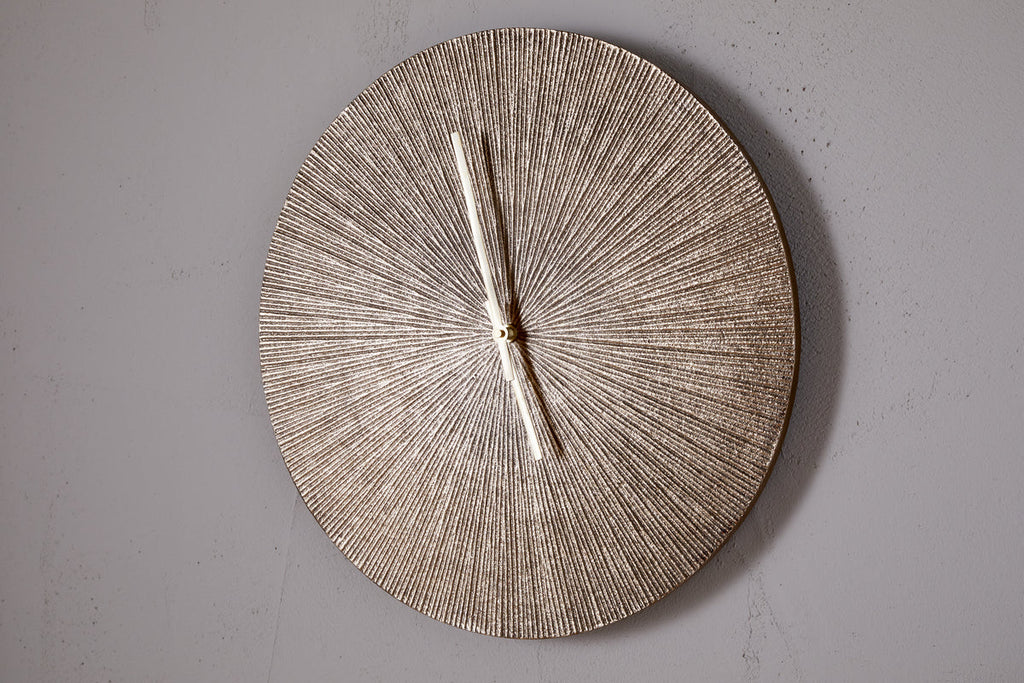 Horloge murale gravée Zuwena - Laiton antique